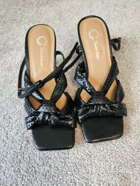 Women's Black Ankle-Strap Sandal with Heal / Size: 7.5